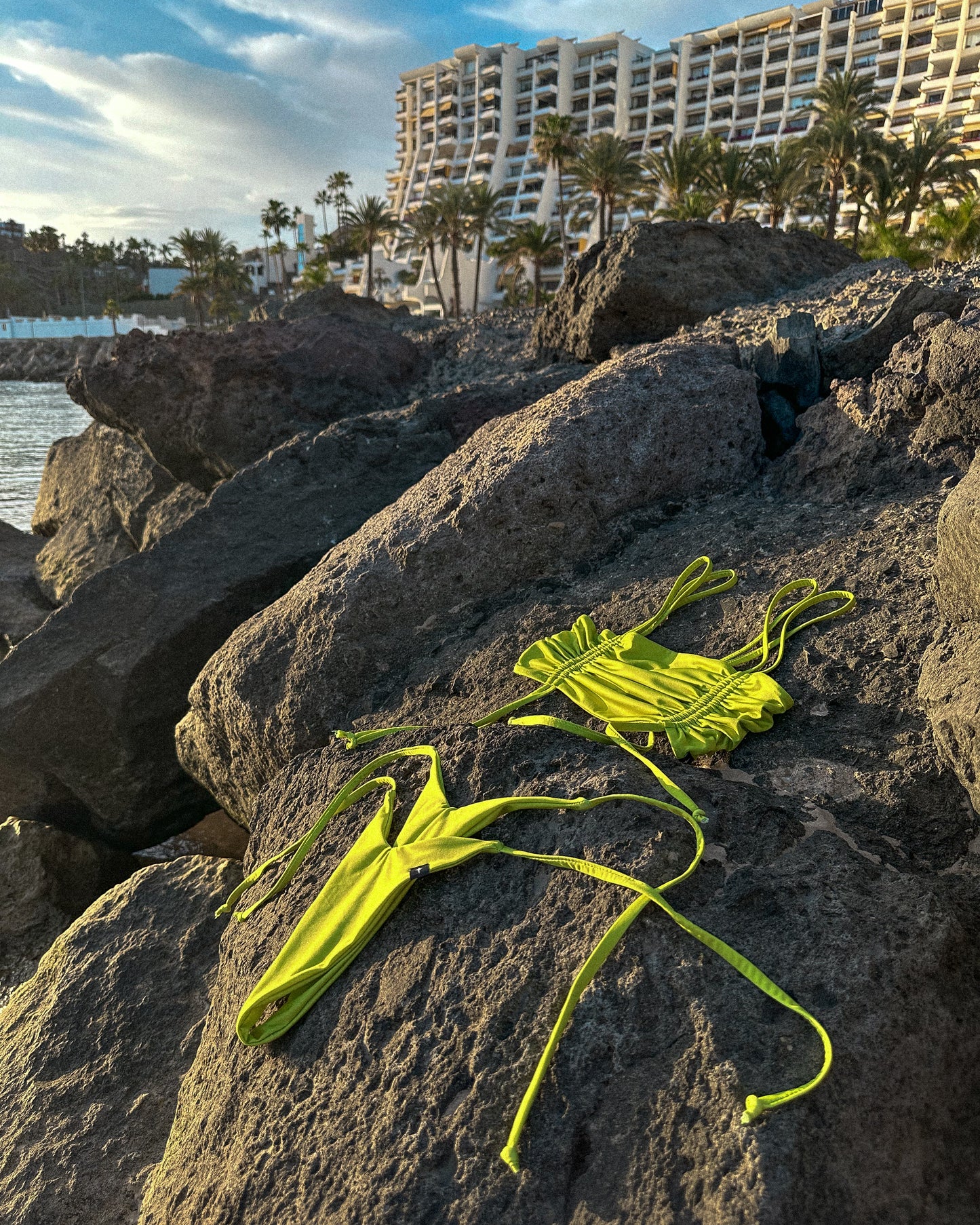 Bikini Bottom V Shape Strips - Tropical Green